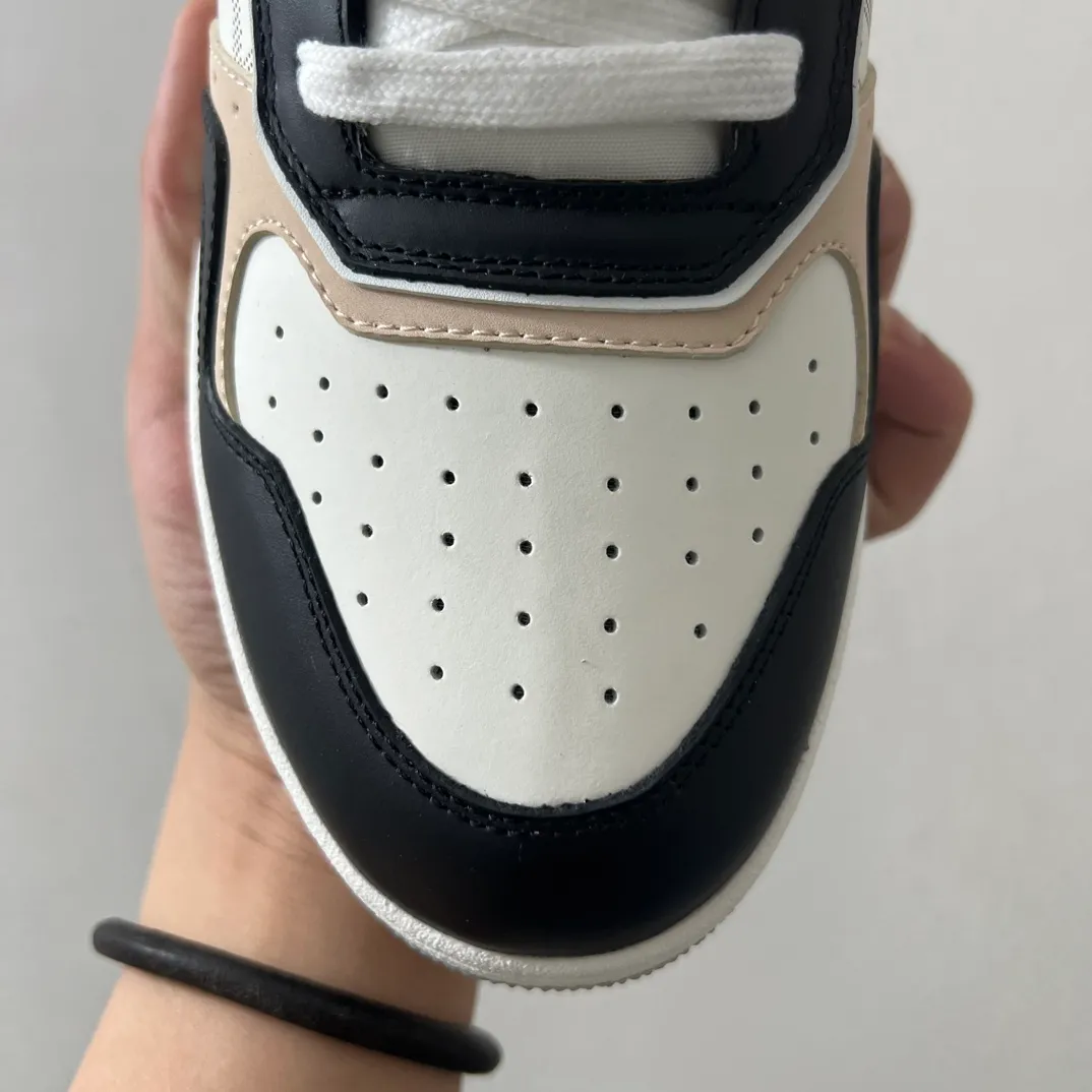👟👟Ex-factory price 560👟👟 Men's size +10 Dior B27 series ✨2024 upgraded version purchasing agent grade ✨Super🔥sports shoes👫couple shoes. The high version 1:1 adopts oil edge lasting technology, the fabric is imported first-layer cowhide + high-tech fabric, and the inner cowhide + customized lining. TPU original engraved outsole. More than 30 colors of high-soled boots are available. Size: 35-42 for women and 38-46 for men. Bosses are welcome to compare...